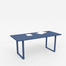 Schreitisch mit Kufenfuß aus Stahl und Tischplatte mit Linoleum beschichtet, Tischbeine lackiert