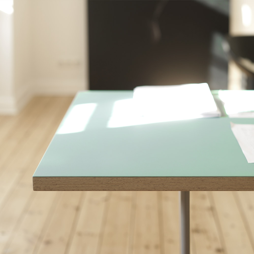 Tischplatte mit Linoleum auf Eiermanngestell