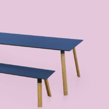 Sitzbank und Esstisch mit Linoleum