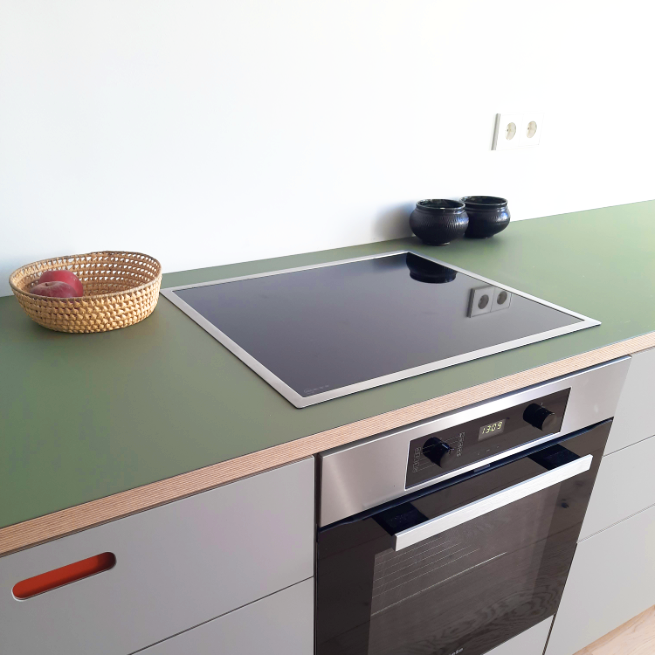 arbeitsplatte-linoleum-olive-kuhl Arbeitsplatte mit Linoleum, Farbe Olive und Küchenfronten für IKEA Metod